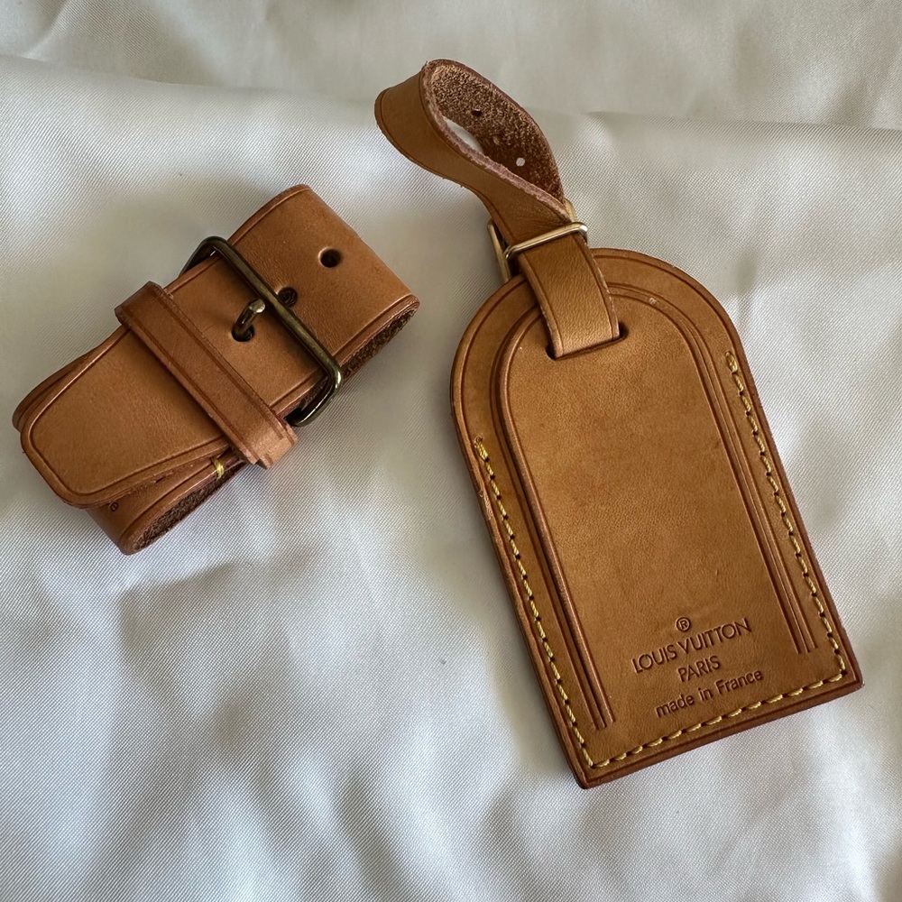 AUTHENTIC Leather LV Luggage Tag and Poignet Set